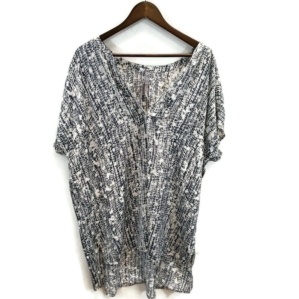 Melissa McCarthy Womens White Blue Blouse Size 1X Short Sleeve V Neck Abstract